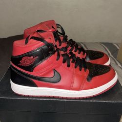 Nike Air Jordan 1 Mid Reverse Bred