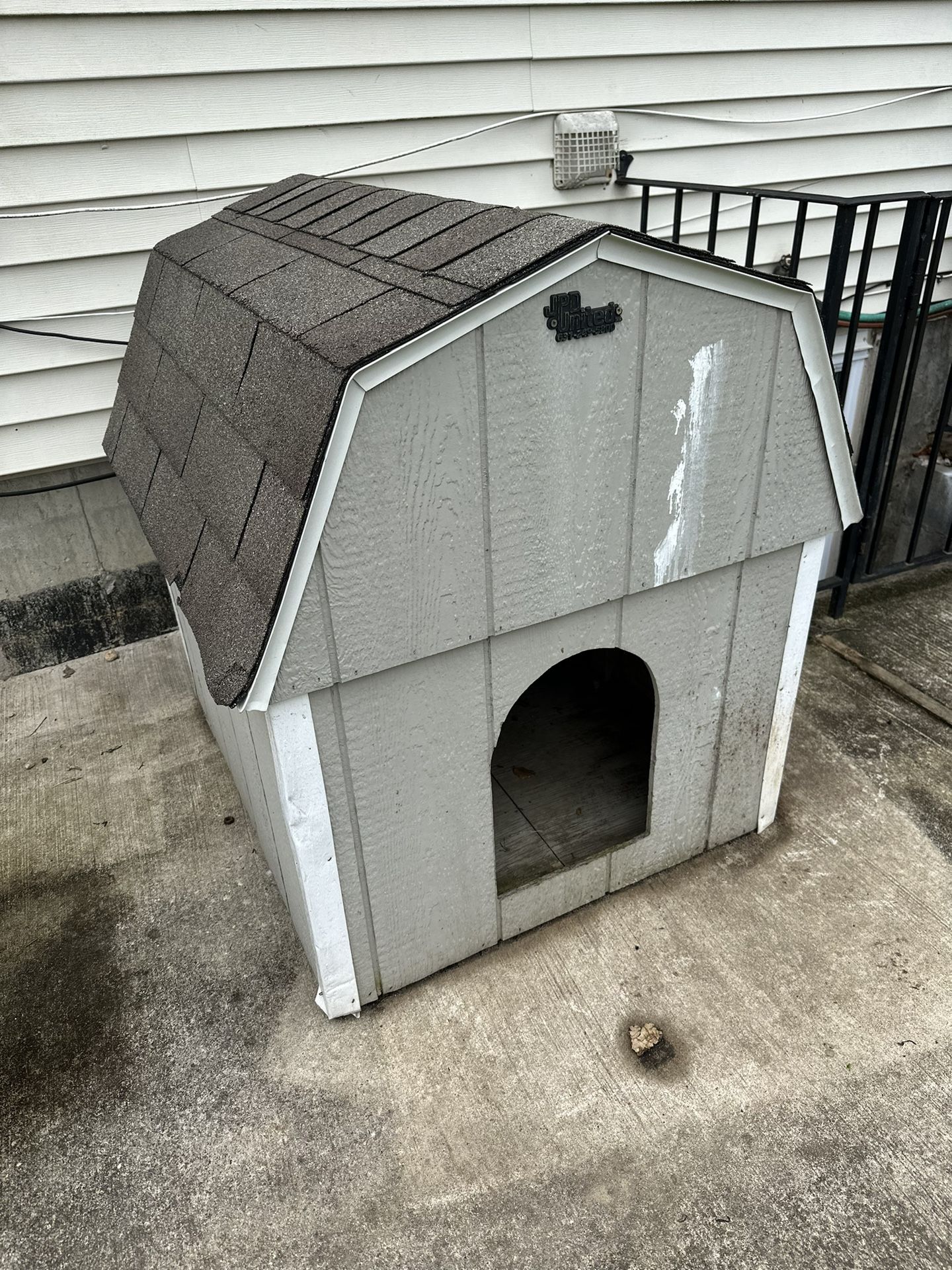 dog house 