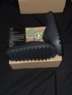 Yeezy slide onyx size 9
