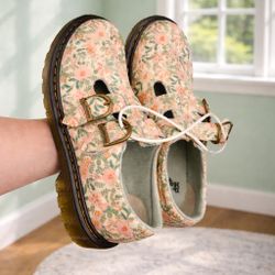 Cutest Dr. Martens. Brand New, Size 4 kids