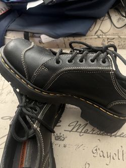 Dr Martens woman’s shoes