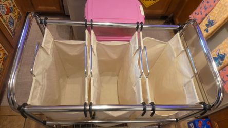 Laundry hamper