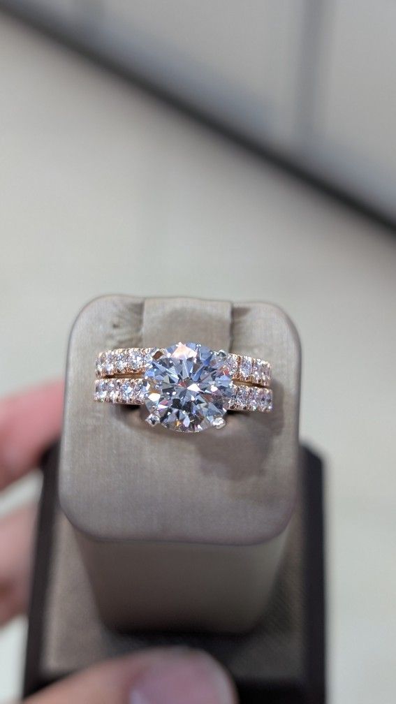 3.92Ctw 14 Karat Rose Gold Diamond Ring Set 