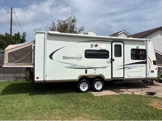 2014 Shamrock 24ft hybrid slide outs Ac awning sleeps 9