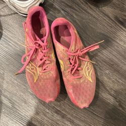 Pink Saucony running shoes kilkenny spikes  size 8