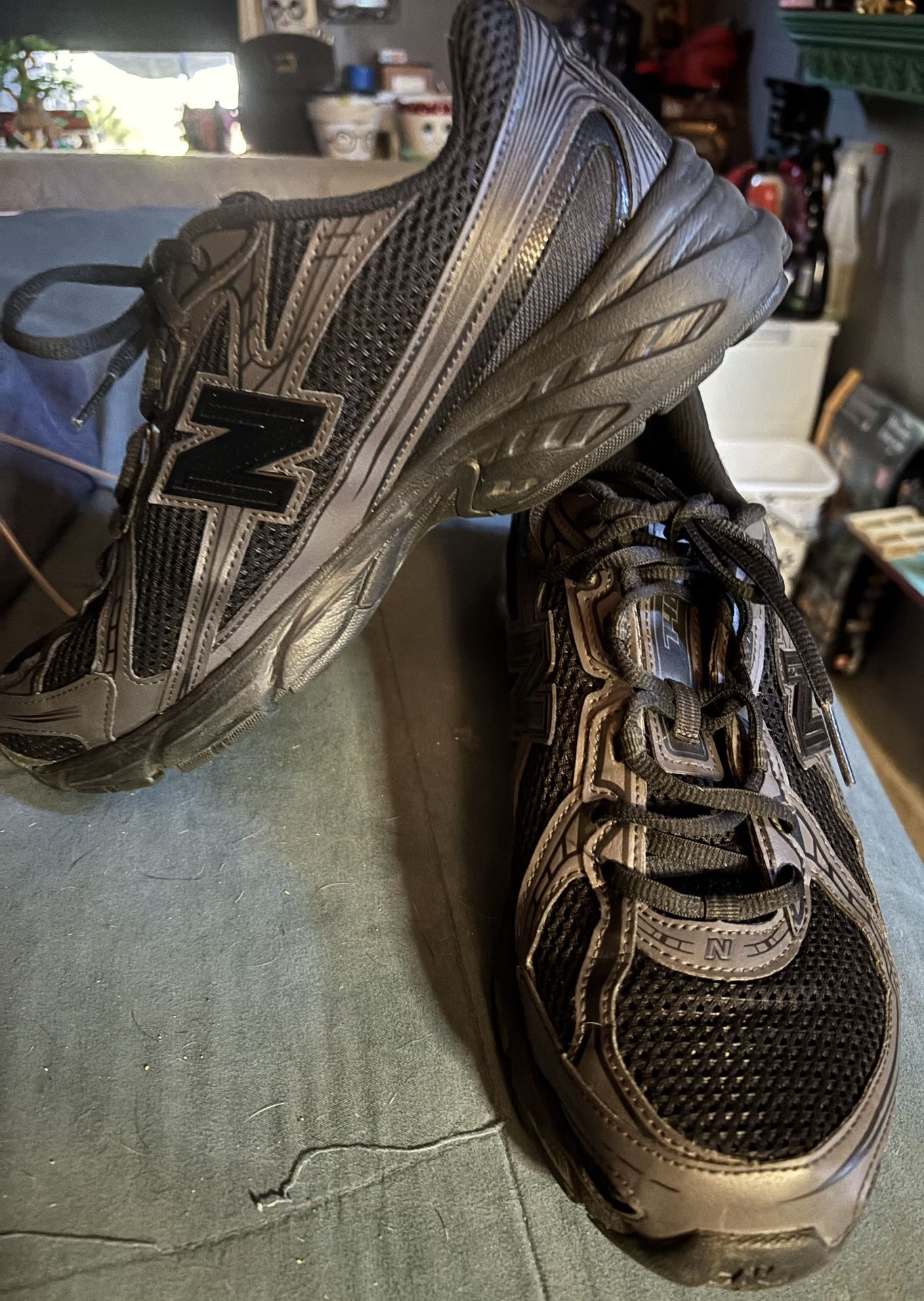 New Balance 740 Shoes