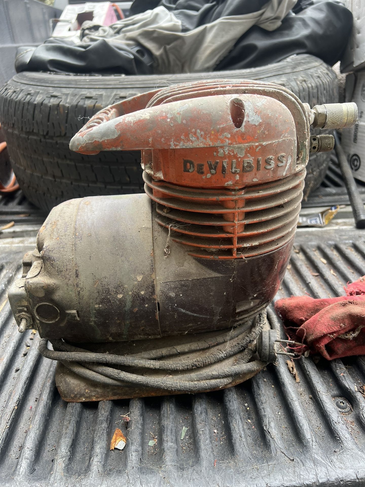 Working Vintage DeVilBiss Spray Gun Compressor