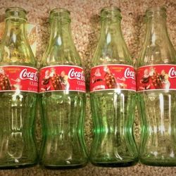 Santa Claus Christmas 1998 Holiday Scene Collector Bottles Coca-Cola Coke 6 pack