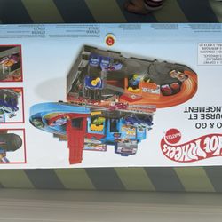 NEW IN BOX hot Wheels Sto & Go