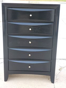 DRESSER