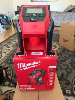 Milwaukee M12 12-Volt Lithium-Ion Cordless Electric Portable Inflator (Tool-Only