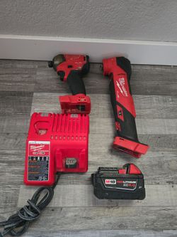 MILWAUKEE M18 MULTI-TOOL, IMPACT DRIVER CHARGER AND M18 XC5.0  BATTERY