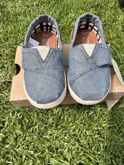 NWT TOMS Bimini Chambray Baby Shoes – Tiny Size 5 – Box Included