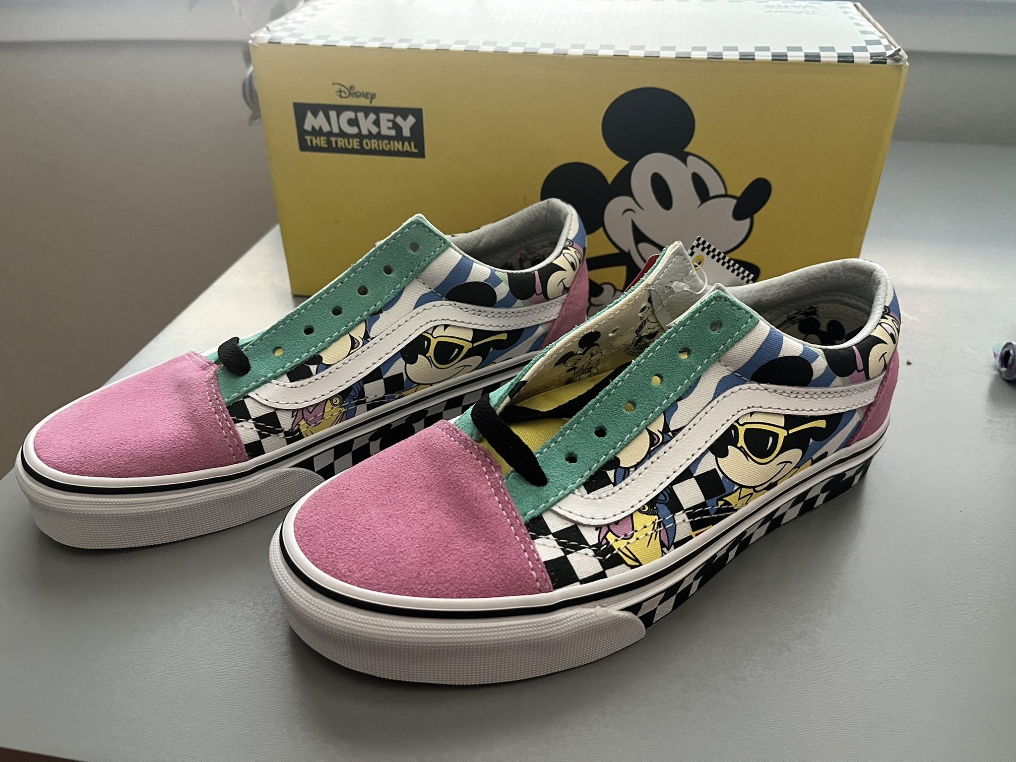 Limited Edition Disney Mickey And Minnie Vans