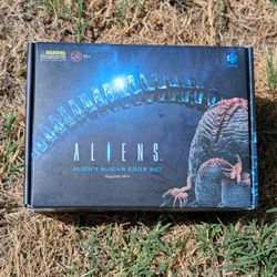Hiya Toys Exquisite Mini 1:18 Scale Aliens Ovomorph Egg & Facehugger Set – Series 1
