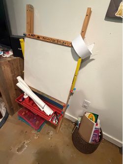 Melissa and Doug kids easel