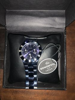 GUESS  WATCH  blue face WITH  crystals new inbox 200 or best offer