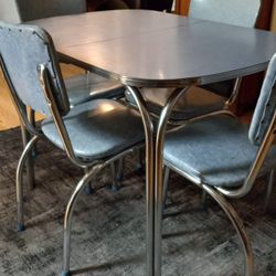 Formica Table Top And 4 Chairs