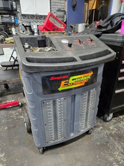 Snap on coolant flush machine