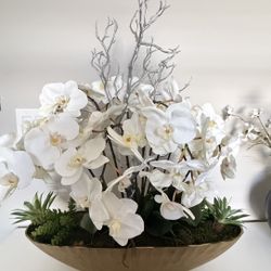 Flower arrangements gold