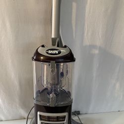 New Shark 21 Navigator Lift Away Deluxe Vacuum