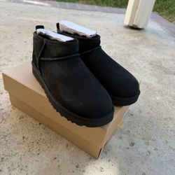 NEW UGG - Classic Ultra Mini (black size 9)