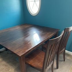 Dining Room Table w/ 8 Chairs 