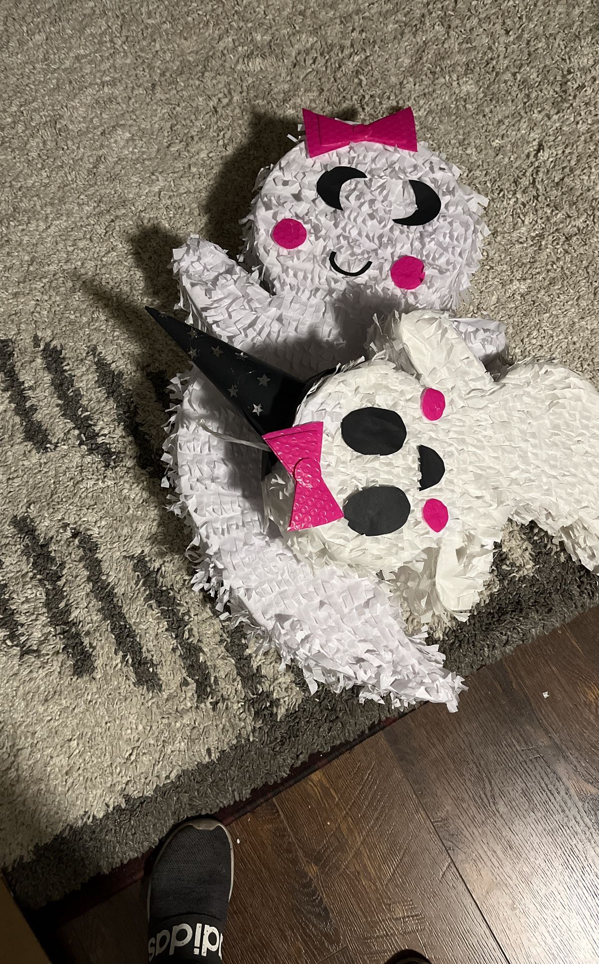 Piñatas de fantasmitas la grande $25 y la median Hita 15