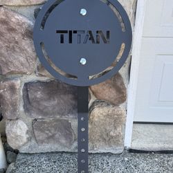 Titan Fitness Mounted Wall 