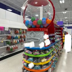 Selling Commercial Shelf With Gumball Fixture 