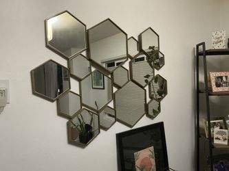 World Market Mirror