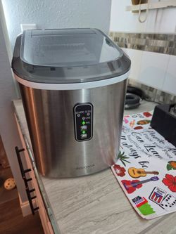 Insignia Portable ice maker