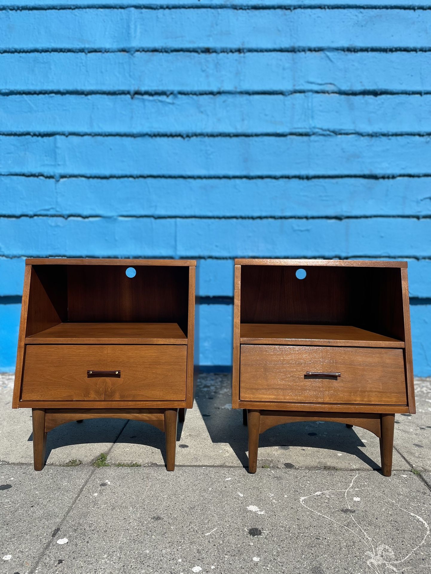 Mid Century Modern Walnut And Rosewood Pair Of Kroehler Nightstands 