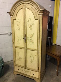 Armoire dresser