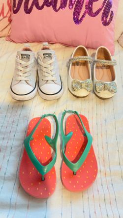 Shoes for toddler girl size 9/10