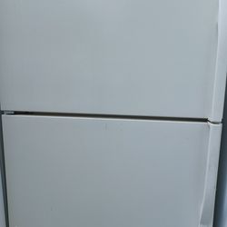 Refrigerator Top Freezer Like New 4 Months Warranty 