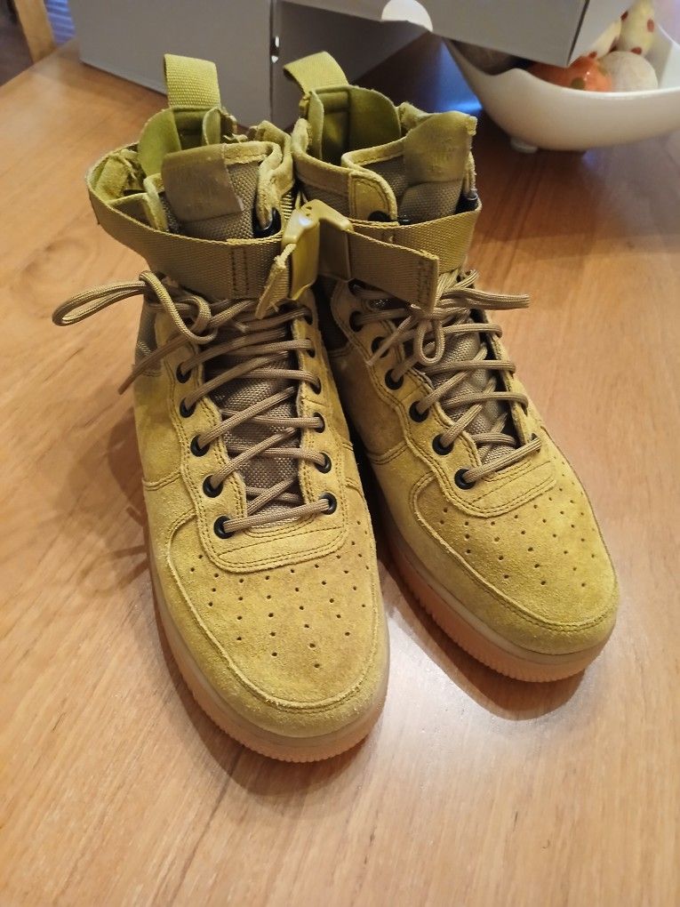 Nike AF1 Desert Moss Mid Size 9.5