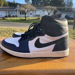 Air Jordan 1 Retro High OG 'Black/Navy Blue - SLIGHTLY USED 👟