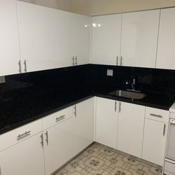 Kitchen Cabinets All Included 
