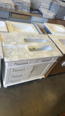 36 in vanity bathroom brand new $589