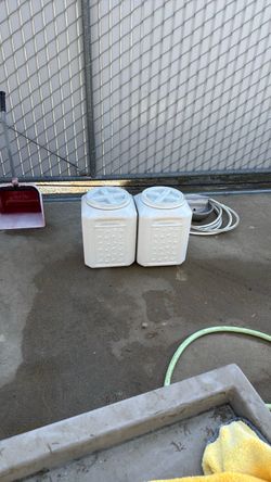 Pet food containers