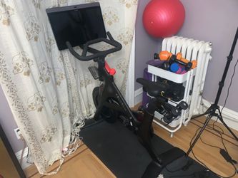 Peloton Bike Plus 2020 – Excellent Cond – Brooklyn, NY