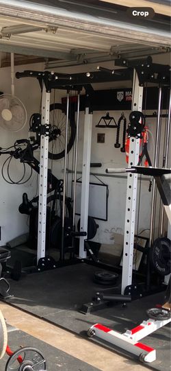 Workout cable machine with 250 pounds of weight and hex bar with 2 45 bumper plates