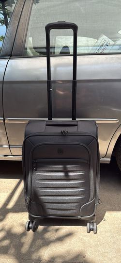 Swissgear 8099 Expandable Spinner Carry-On