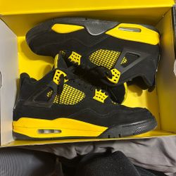Thunder Jordan 4s Size 10.5 