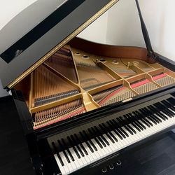 Superb Amazing Condition 1999 Kawai RX3  Grand Piano