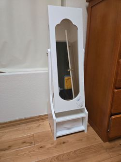 Children's Jewelry Mirror