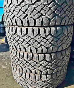 285 75 18 Goodyear tires Con 80% de Vida Las 4