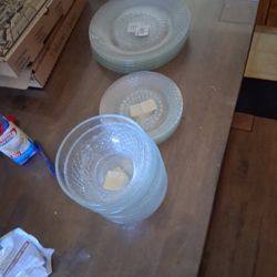 Six plates , six fix officers , six bows glass