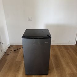 Mini Fridge 